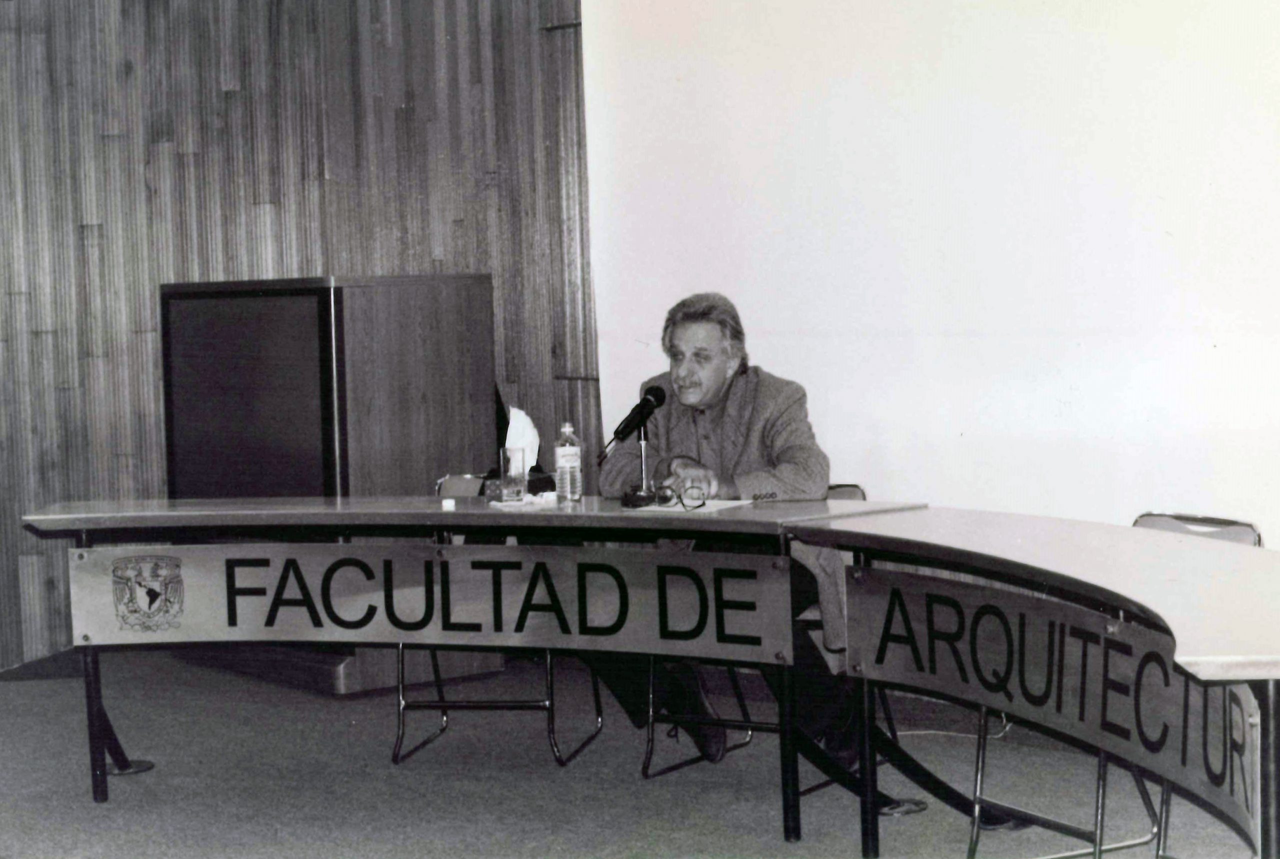 Arq. Mario Schjetnan Garduño. Fotografía: Archivo de la Coordinación de Producción Audiovisual FA