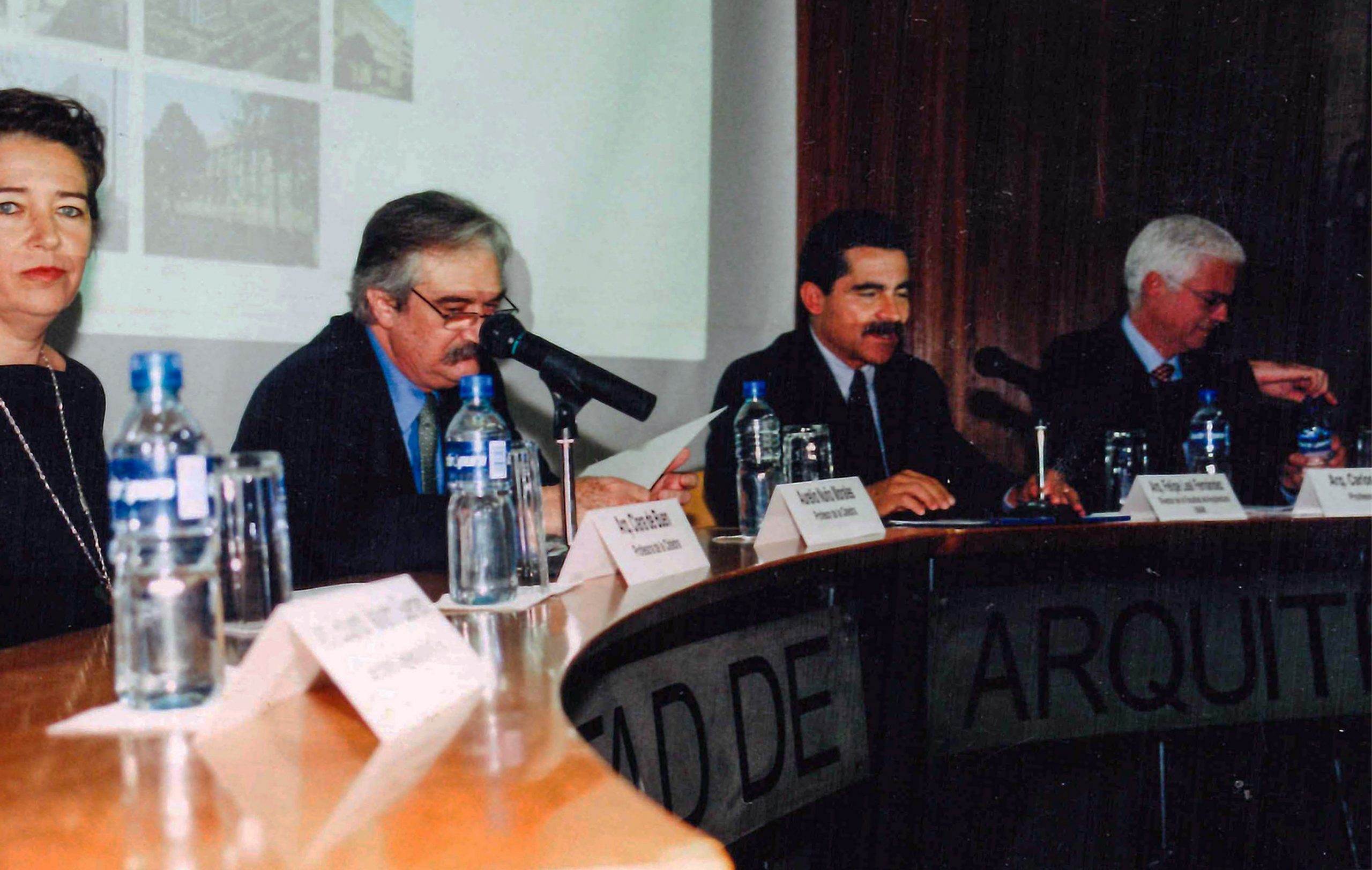  Arq. Clara de Buen, Arq. Aurelio Nuño, Arq. Felipe Leal Fernández, Arq. Carlos Mac Gregor. Fotografía: Archivo de la Coordinación de Producción Audiovisual FA