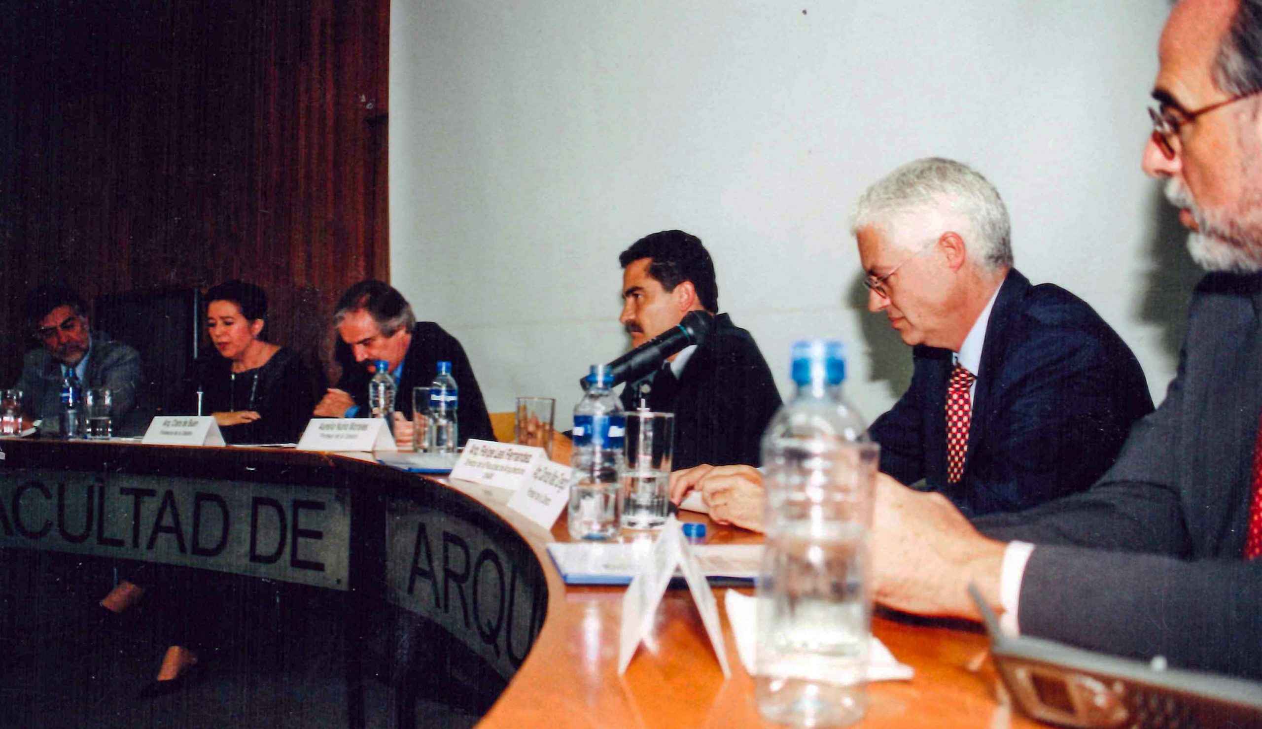  Arq. Clara de Buen, Arq. Aurelio Nuño, Arq. Felipe Leal Fernández, Arq. Carlos Mac Gregor. Fotografía: Archivo de la Coordinación de Producción Audiovisual FA