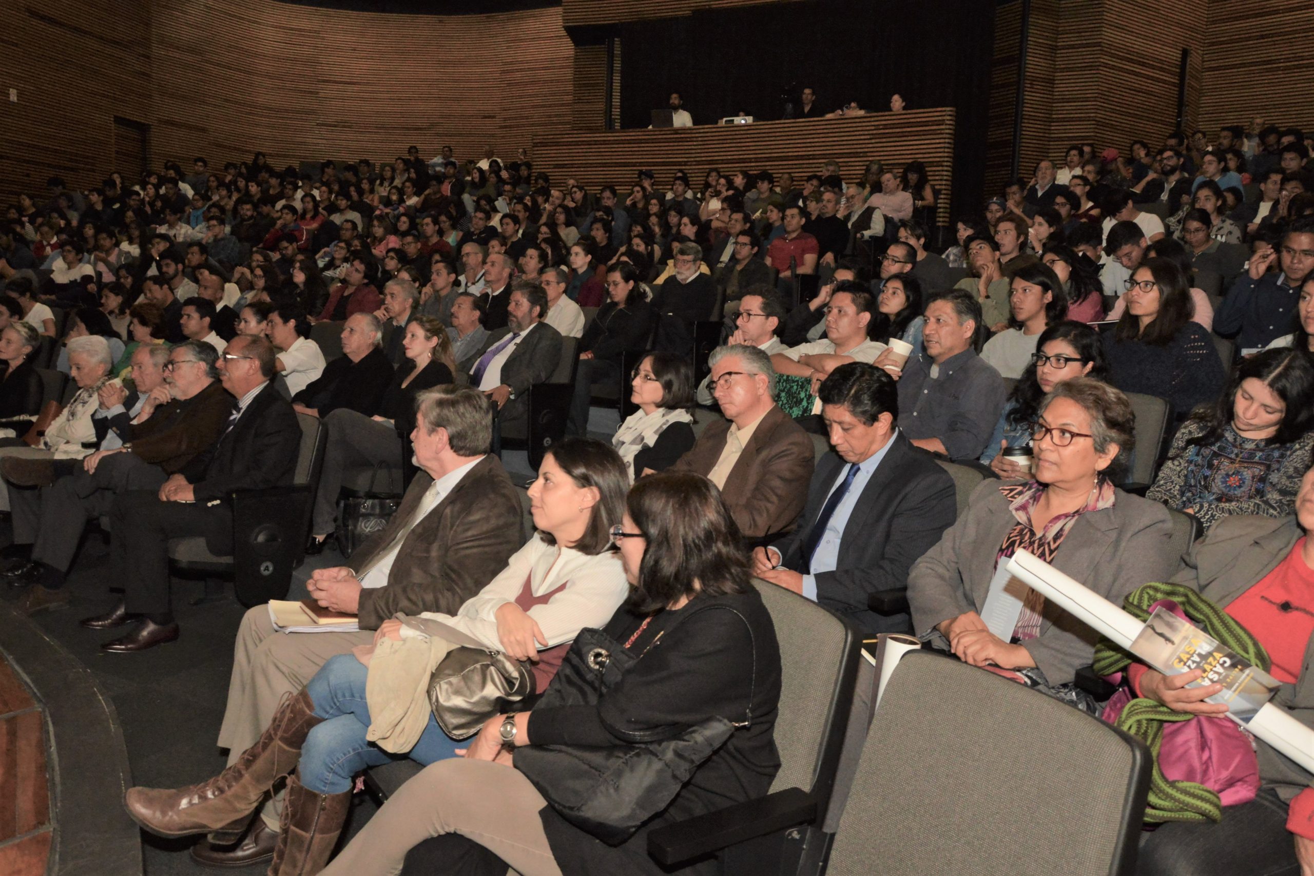 Público asistente a la ceremonia de inauguración. Fotografía: Hugo Castillo.