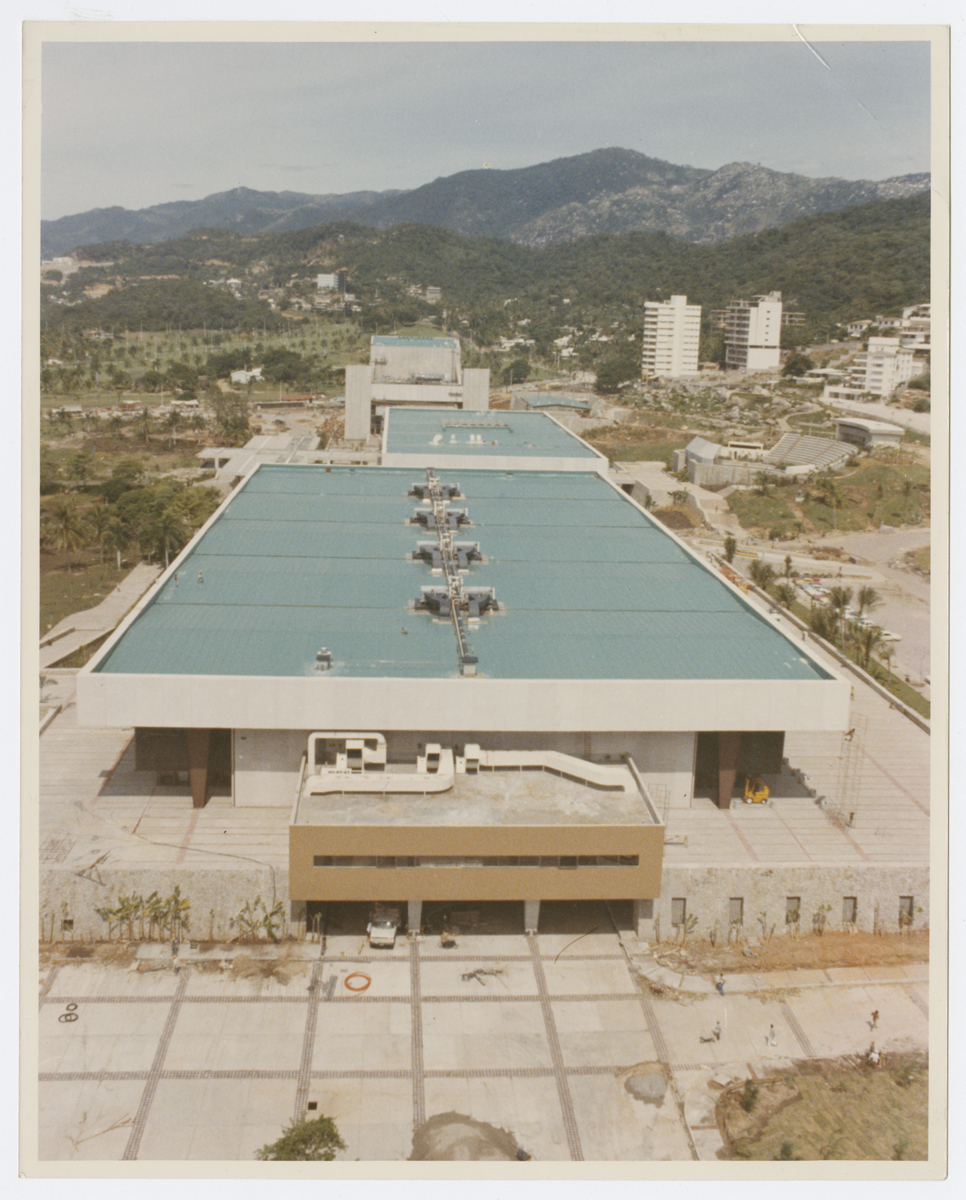 Vista a vuelo de pájaro del conjunto con el salón principal en primer término. (AGP 72-100, AAM-FA/UNAM)