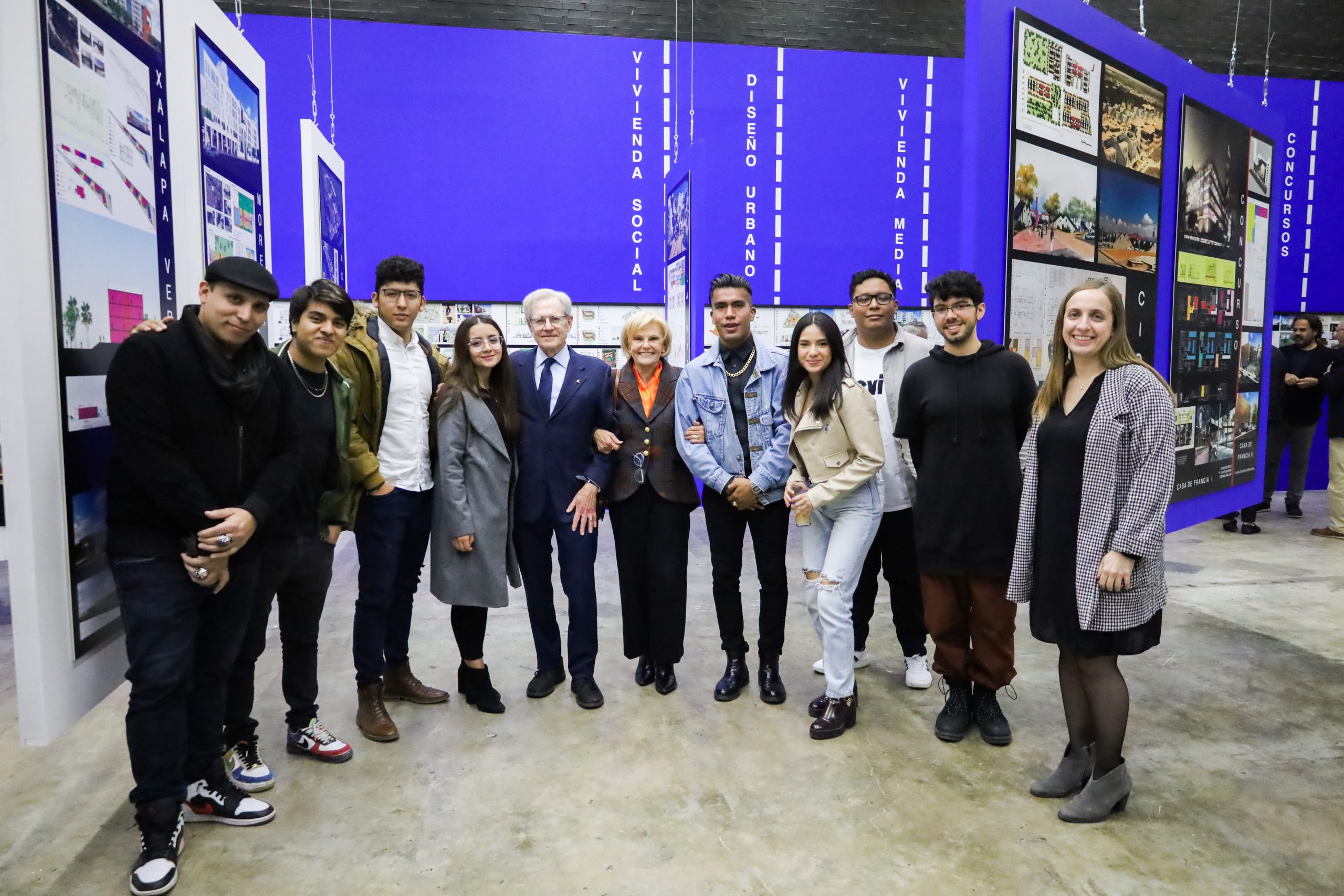 Equipo de Difusión Cultural, Servicio social y Prácticas profesionales que realizó el montaje de la exposición. Fotografía Difusión Cultural